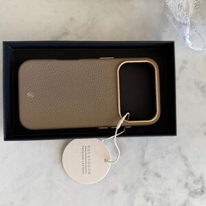 Macarooon Real Leather iPhone 17 Pro case